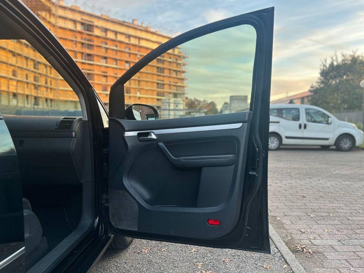 Volkswagen Touran 2.0 tdi Highline 170cv dsg dpf