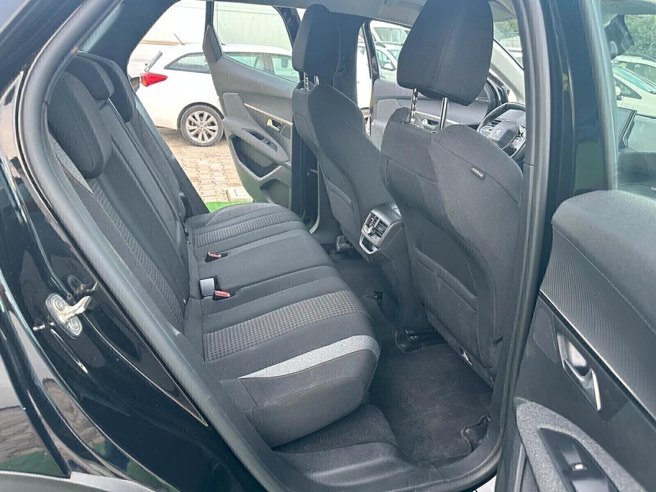 Peugeot 3008 BlueHDi 130 S&S Business