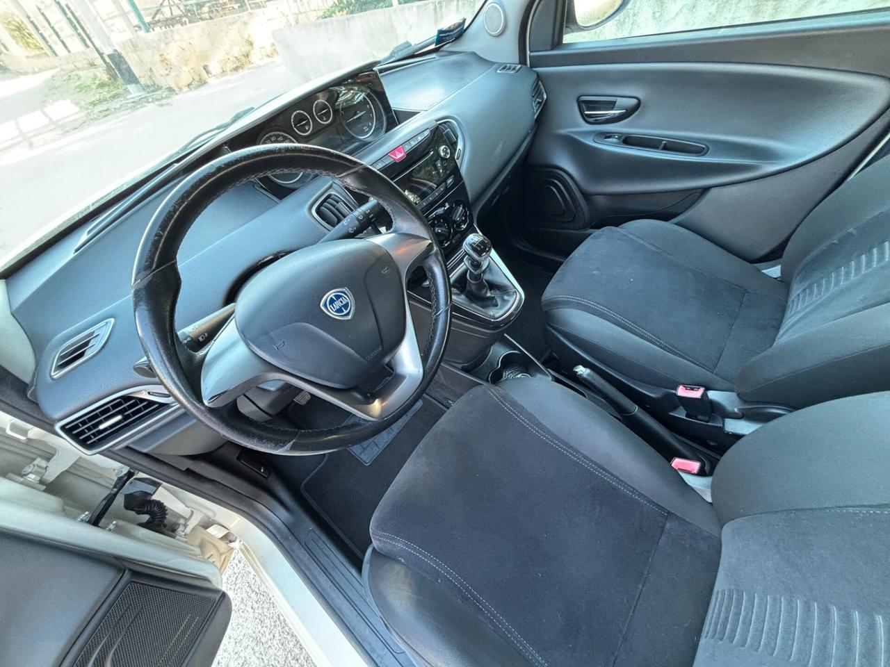 Lancia Ypsilon 1.2 69 CV 5 porte S&S Silver - 2011
