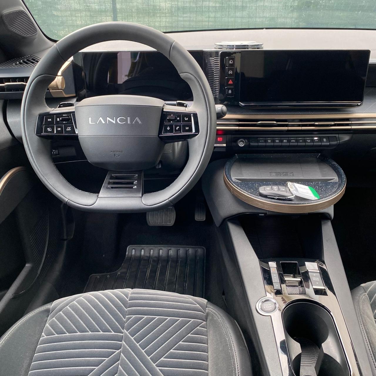Lancia Ypsilon Hybrid e-DCT LX