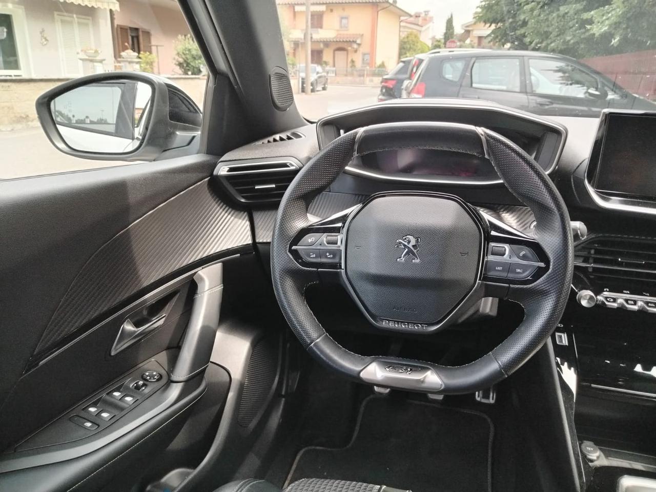 Peugeot 2008 GT 1.5 Blue HDI 110