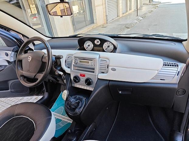 LANCIA Ypsilon 1.2 Benzina 69cv *UNYCA* - 2011