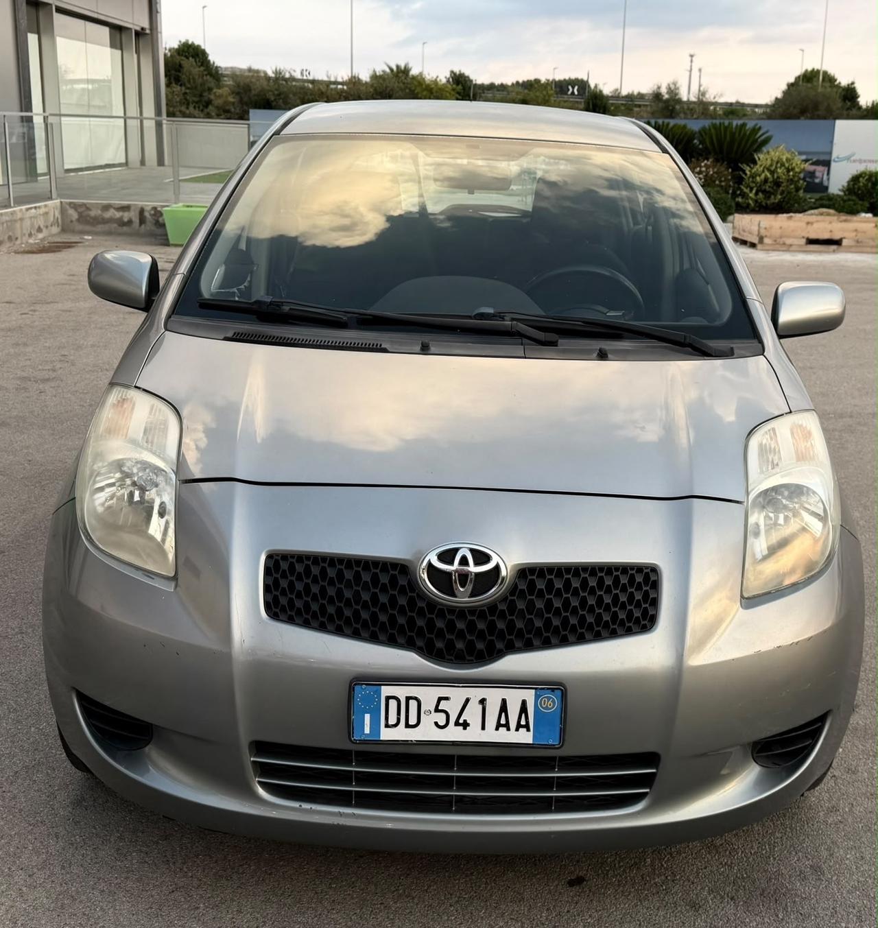 Toyota Yaris 1.0 5 porte