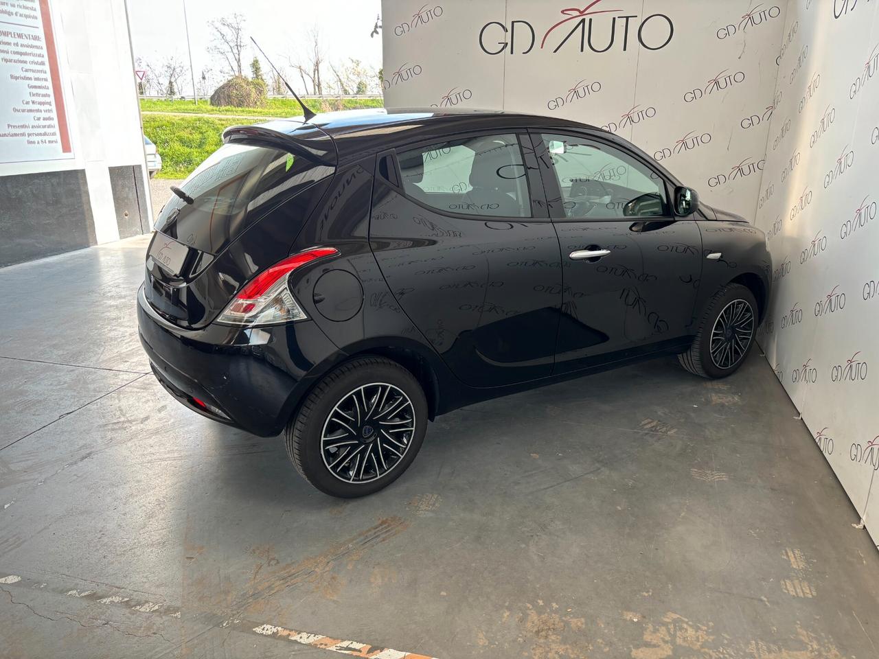 Lancia Ypsilon 1.2 69 CV 5 porte S&S Gold