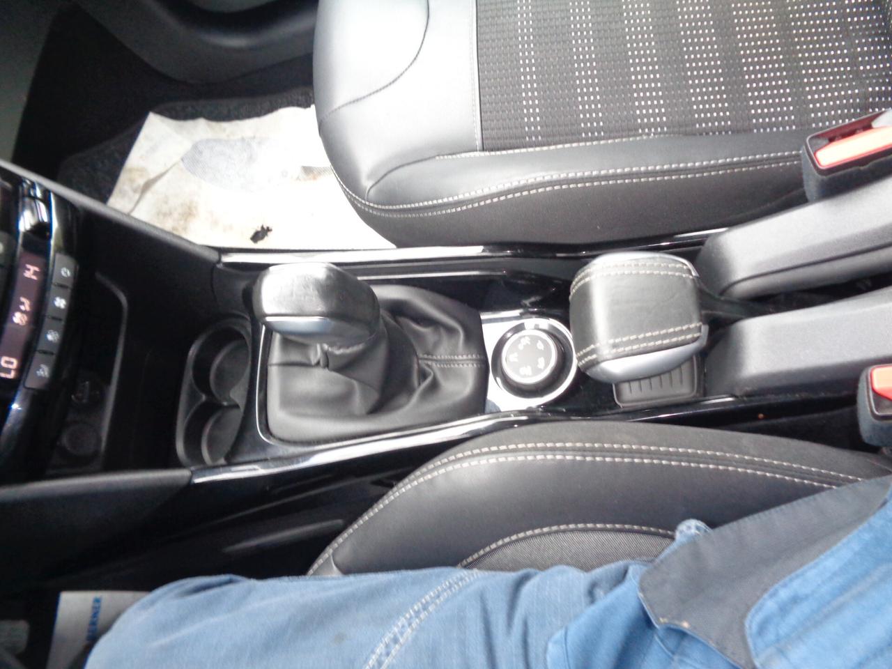 Peugeot 2008 BlueHDi 100 GT Line da vetrina
