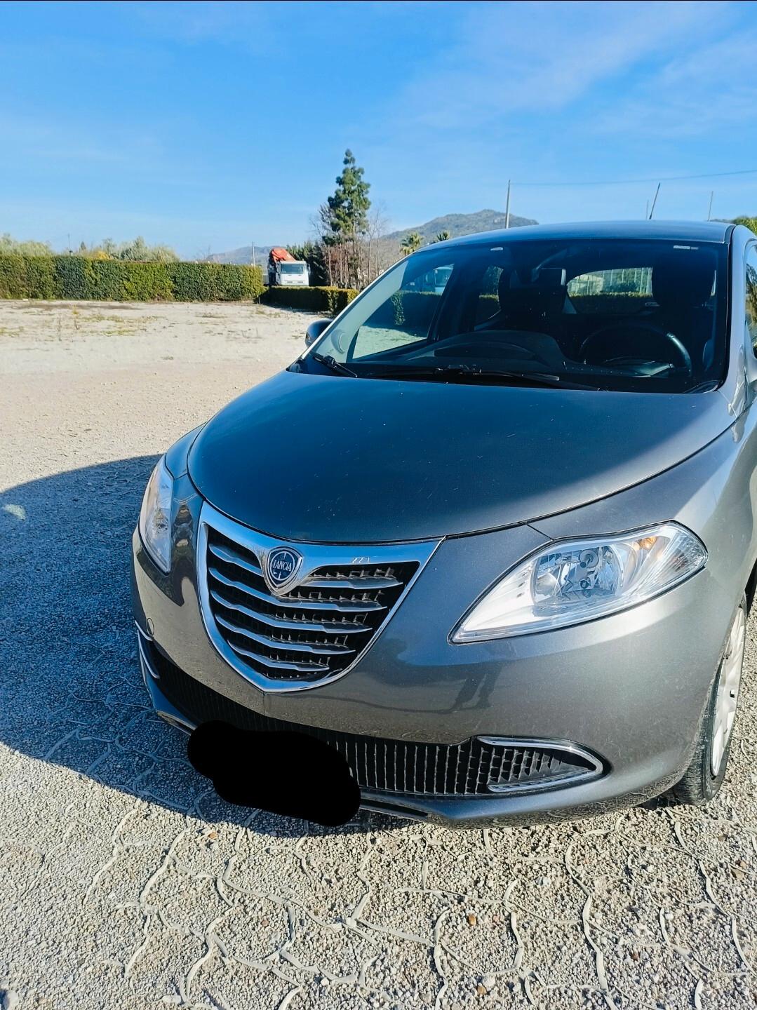 Lancia Ypsilon 1.2 69 CV 5 porte S&S Silver