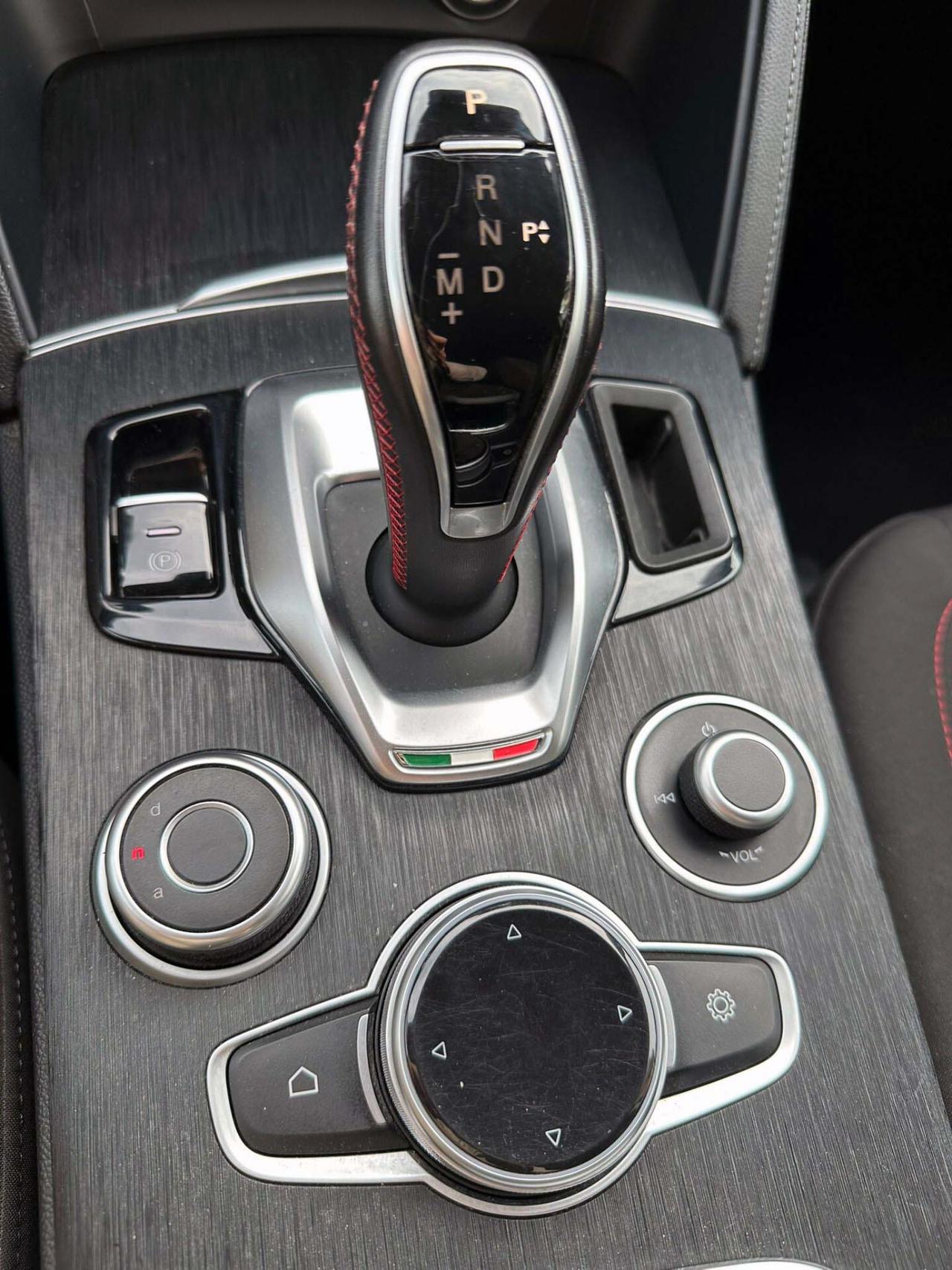 Alfa Romeo Stelvio 2.2 Turbodiesel 160 CV AT8 RWD Business