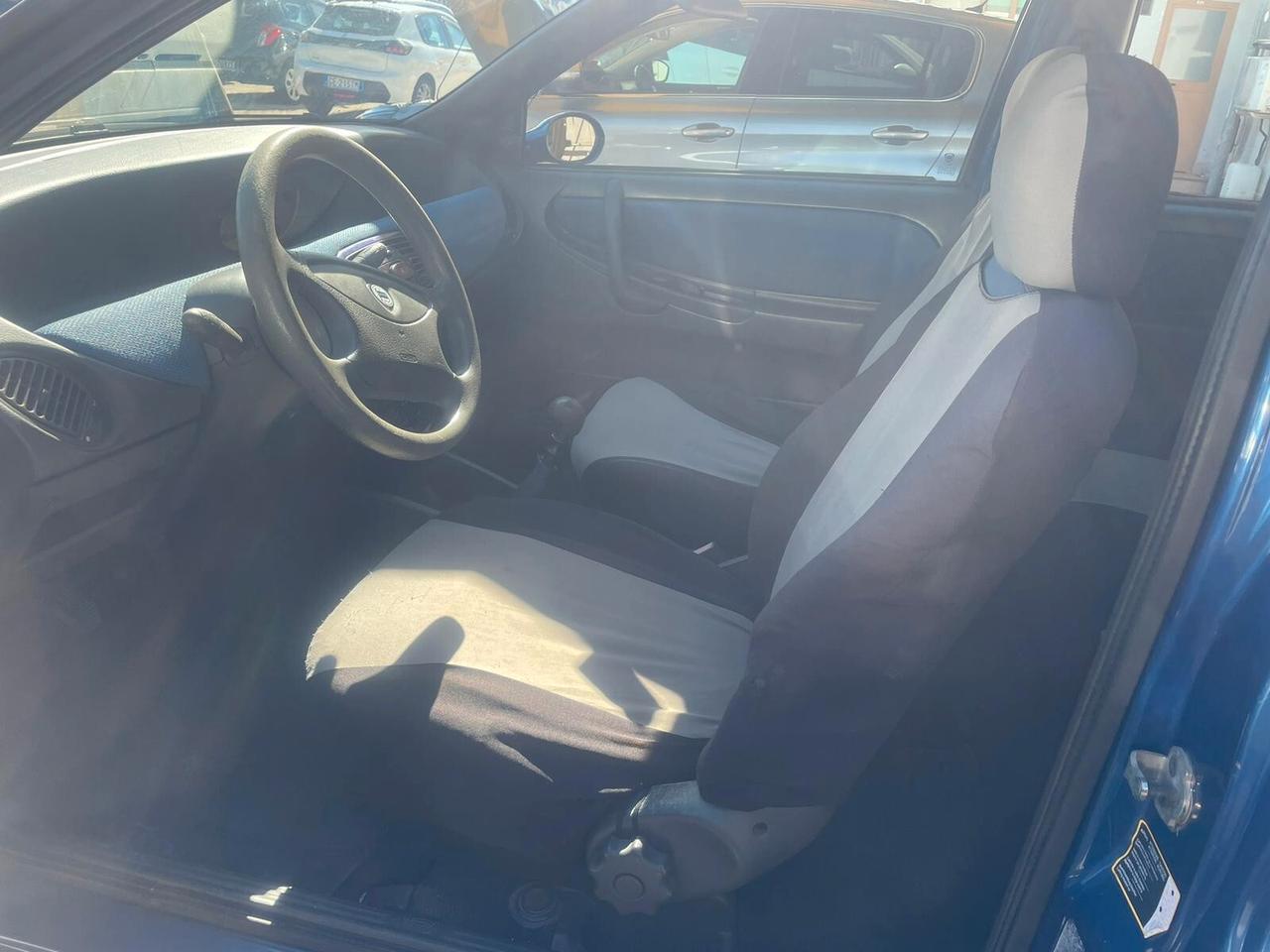 Lancia Y 1.1i cat Elefantino Blu