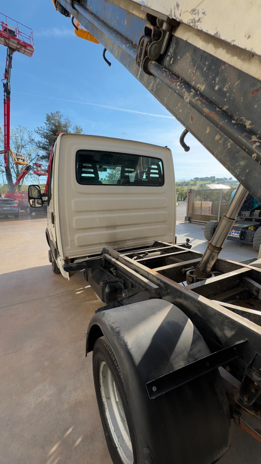 232 - Iveco 35/E4 Ribaltabile Trilaterale