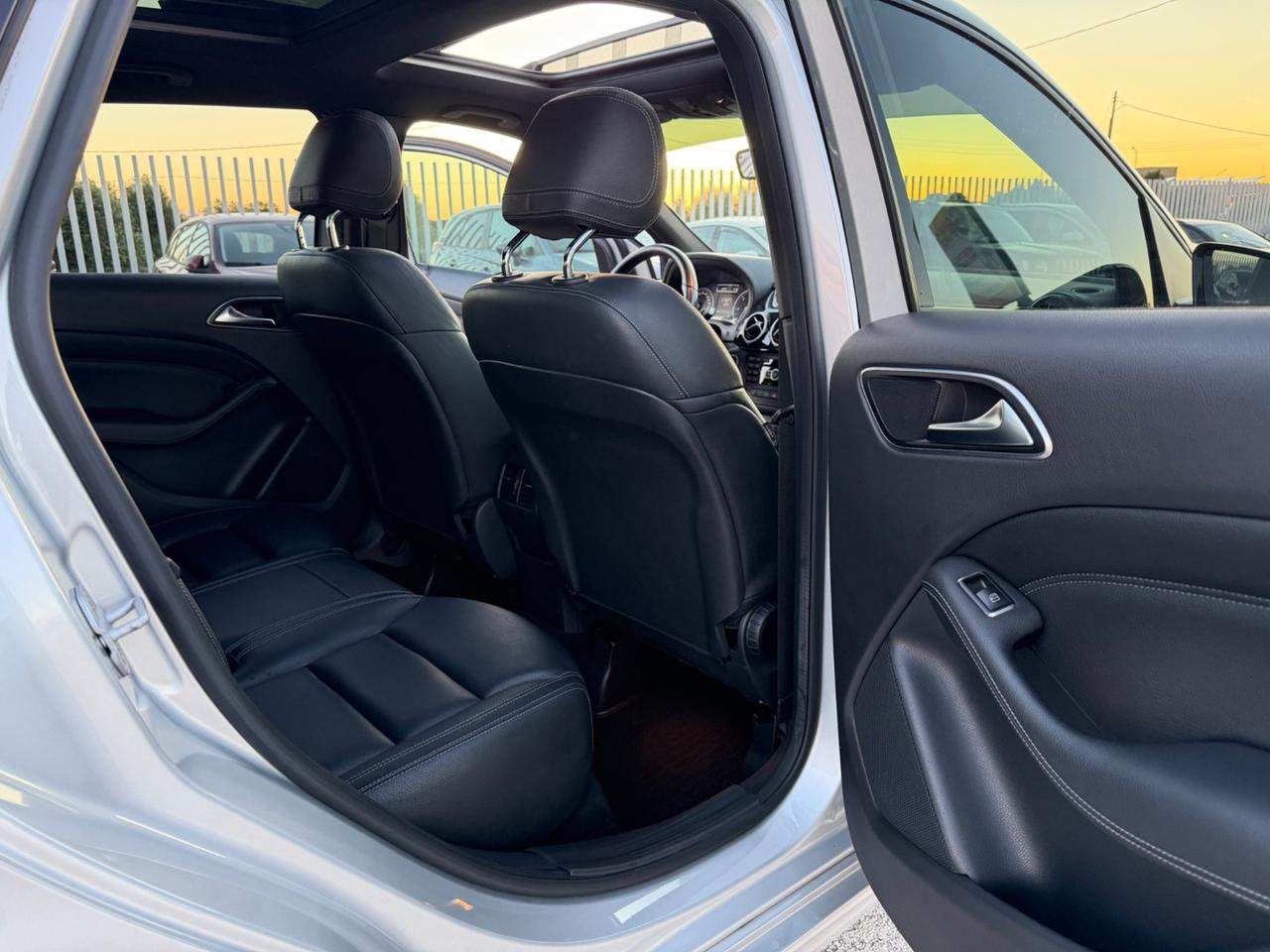 MERCEDES-BENZ B 220 CDI 170CV IPERFULL TETTO MY14