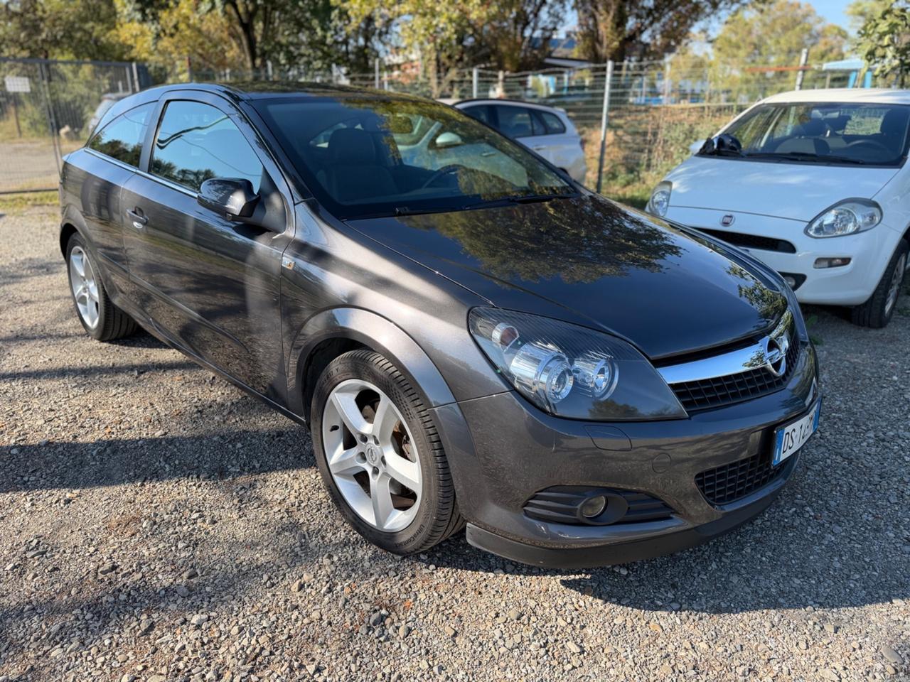 Opel Astra GTC 1.7 CDTI 125CV 3 porte Cosmo