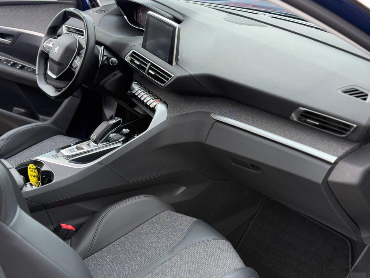 Peugeot 3008 1.5 Allure NAVI, RETROCAMERA, EURO 6!