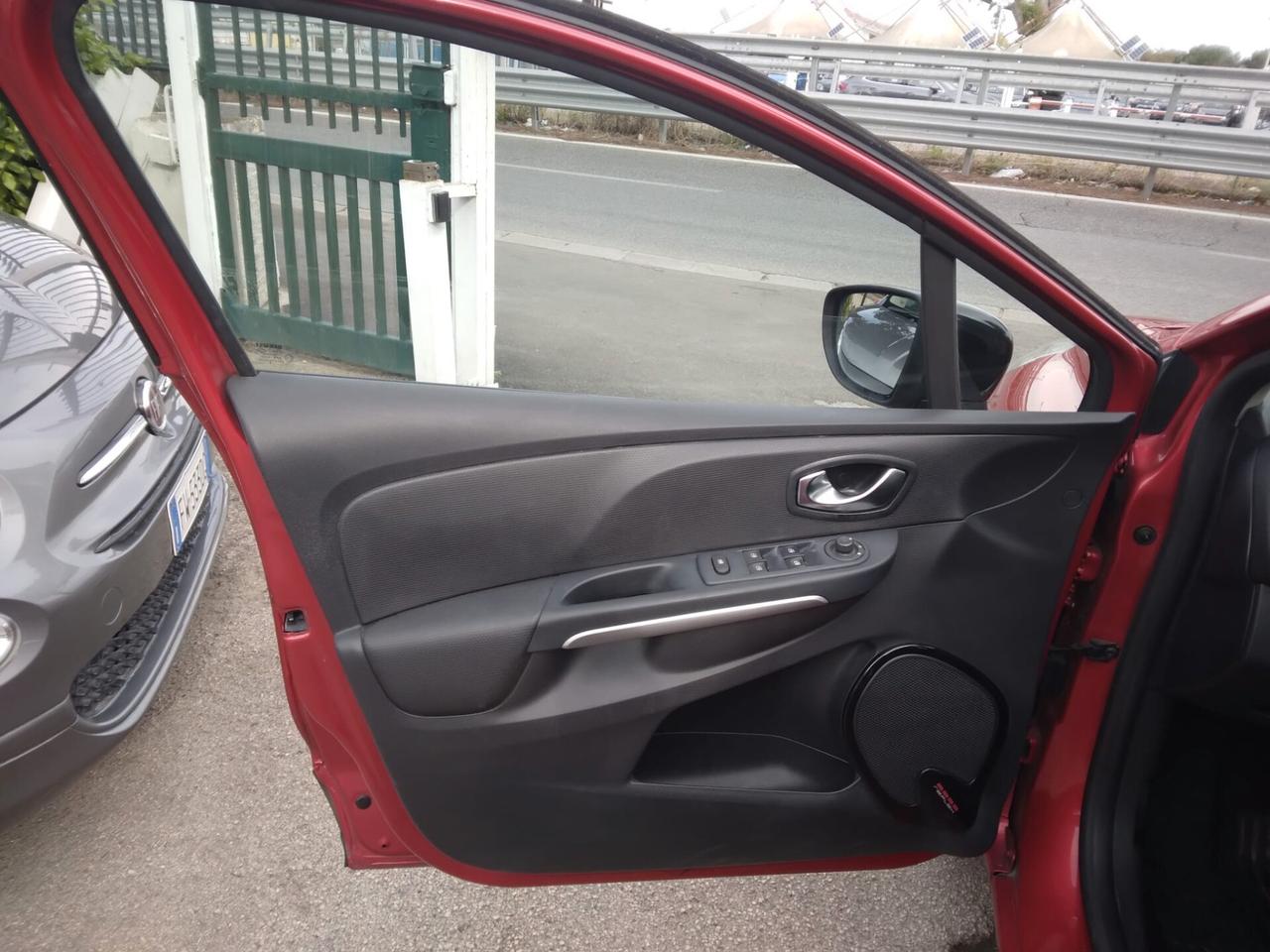 Renault Clio 1.5 dCi Costume National 2015