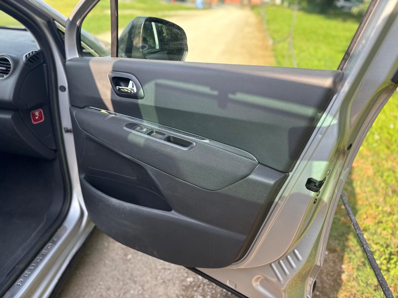 Peugeot 3008 2.0 HDi 150CV Allure
