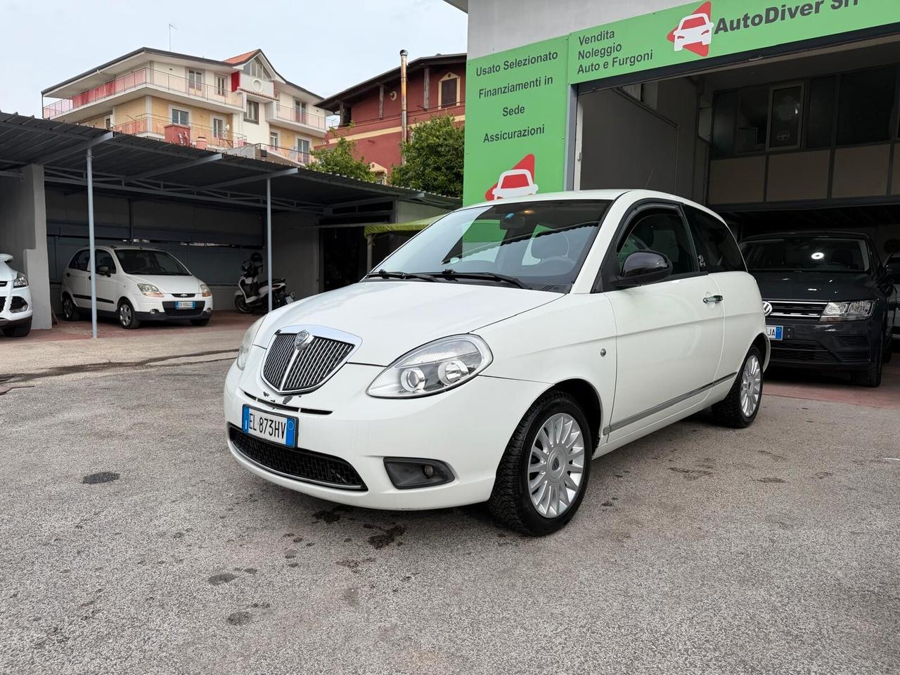 Lancia Ypsilon 1.3 MJT 75 CV Unyca