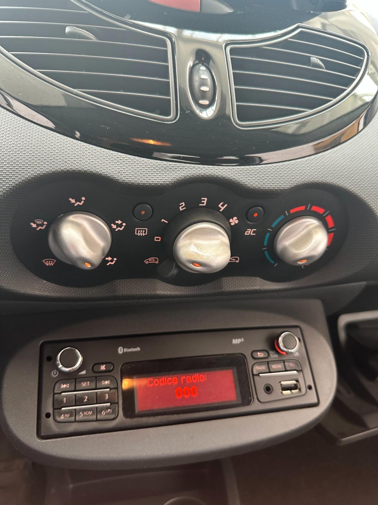 Renault Twingo uni propret, 1.2 Benz, Euro 5, si neopa, garantita