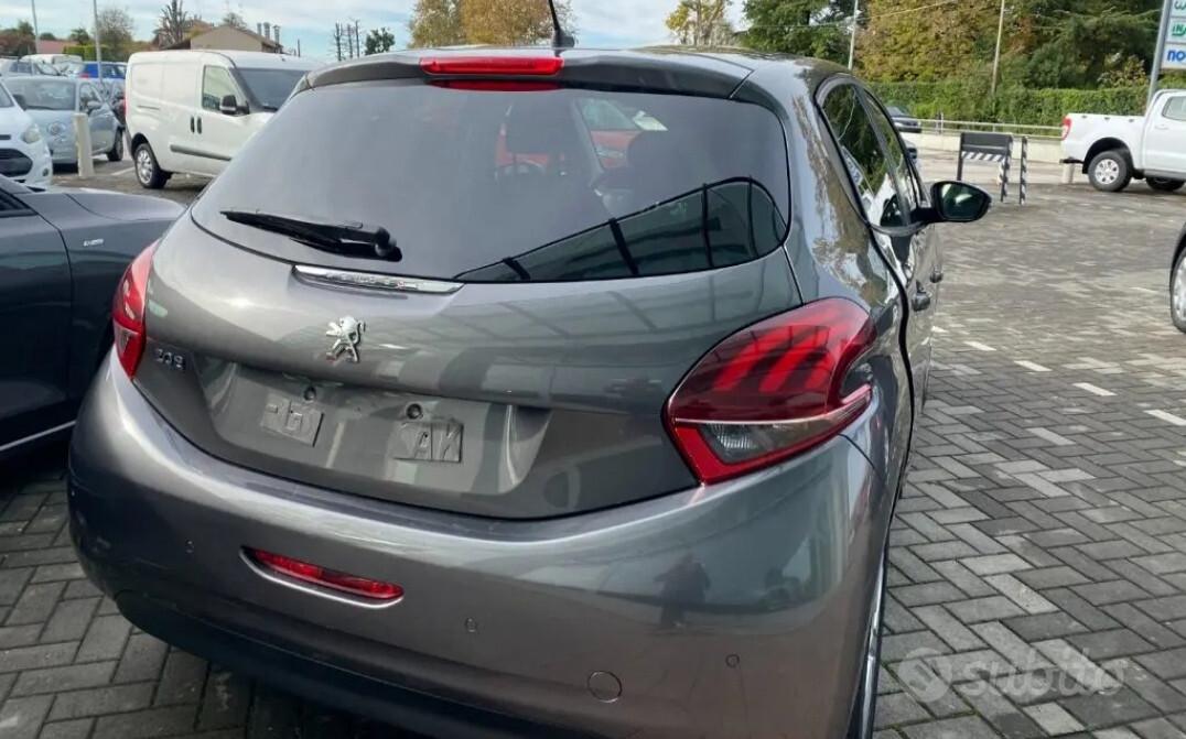 Peugeot 208 PureTech 82CV 5 porte Allure