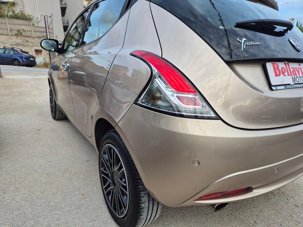 Lancia Ypsilon 1.0 FireFly 5 porte Hybrid Ecochic