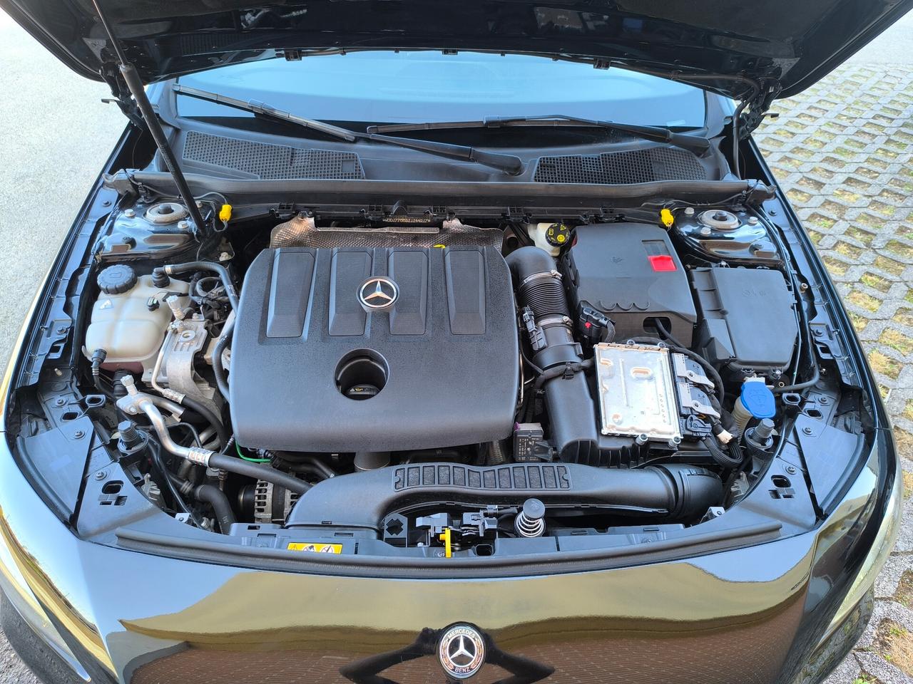 MERCEDES-BENZ A 180d AUTOMATIC SPORT PLUS LED AMBIENT