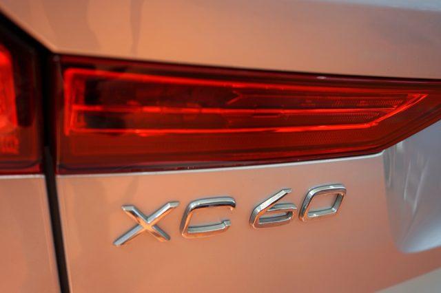 VOLVO XC60 B4 AWD Geartronic Inscription Ufficiale Certificat