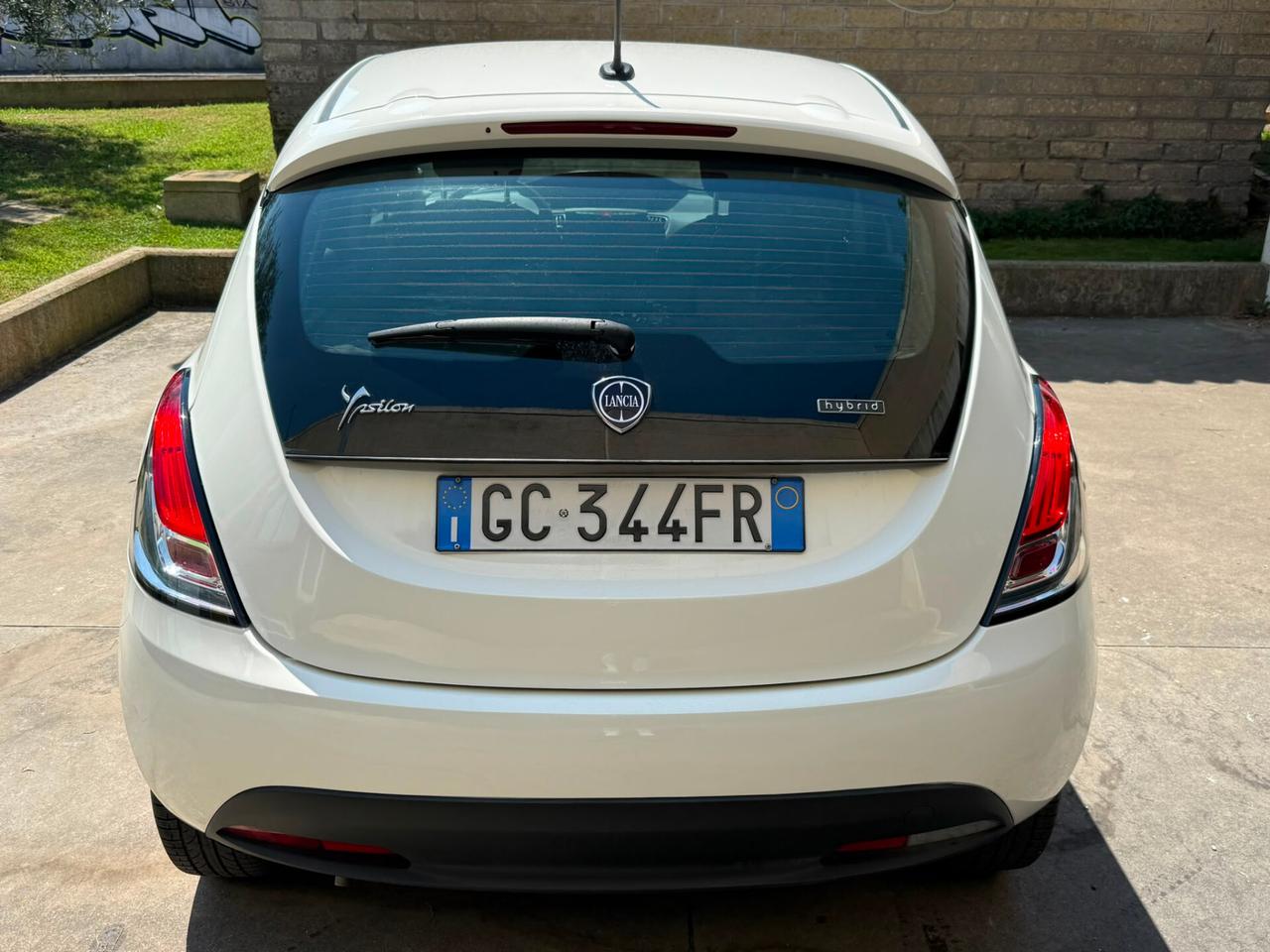 Lancia Ypsilon 1.0 FireFly Hybrid Ecochic Silver