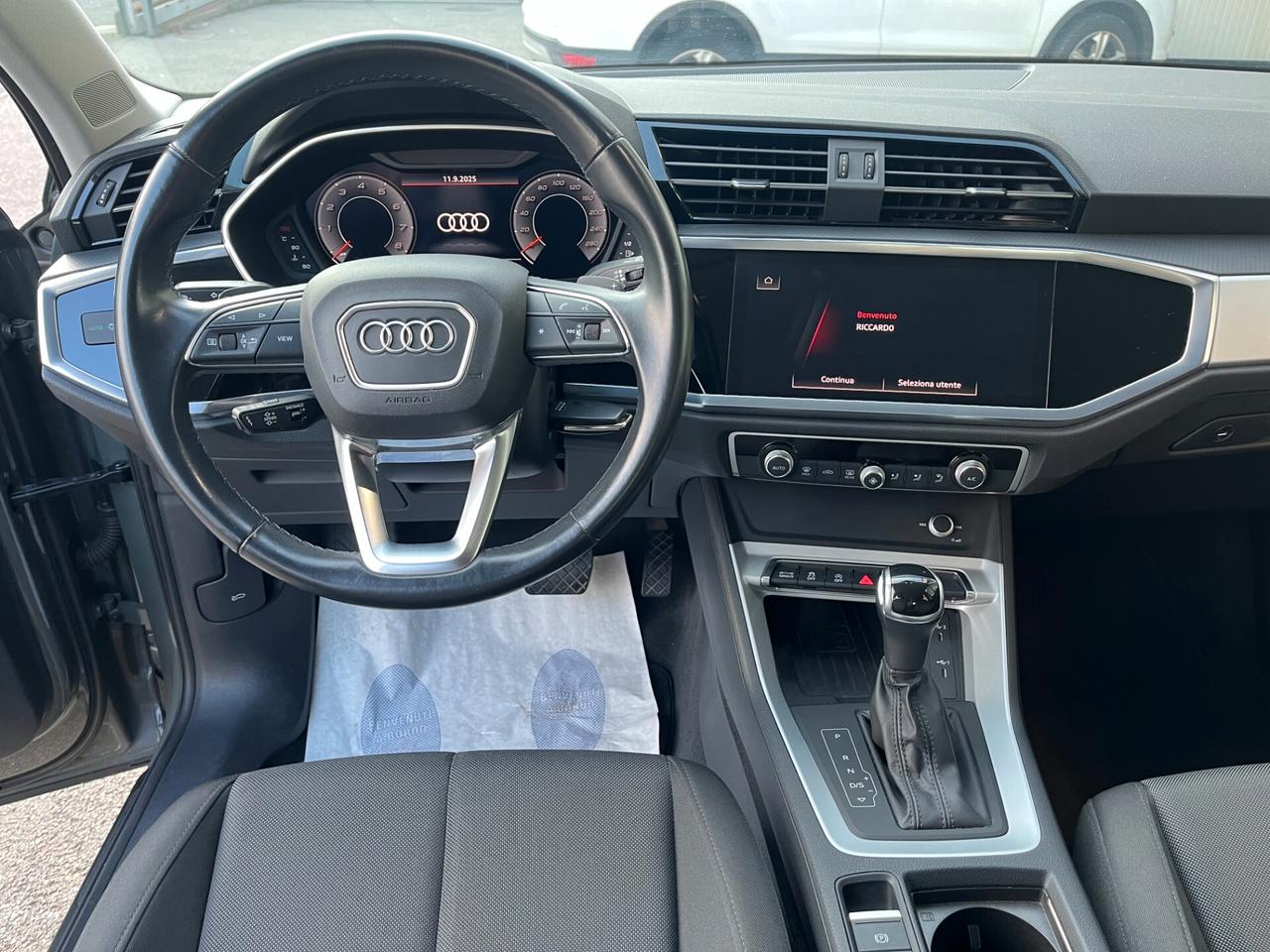 Audi Q3 45 TFSI e S tronic Business