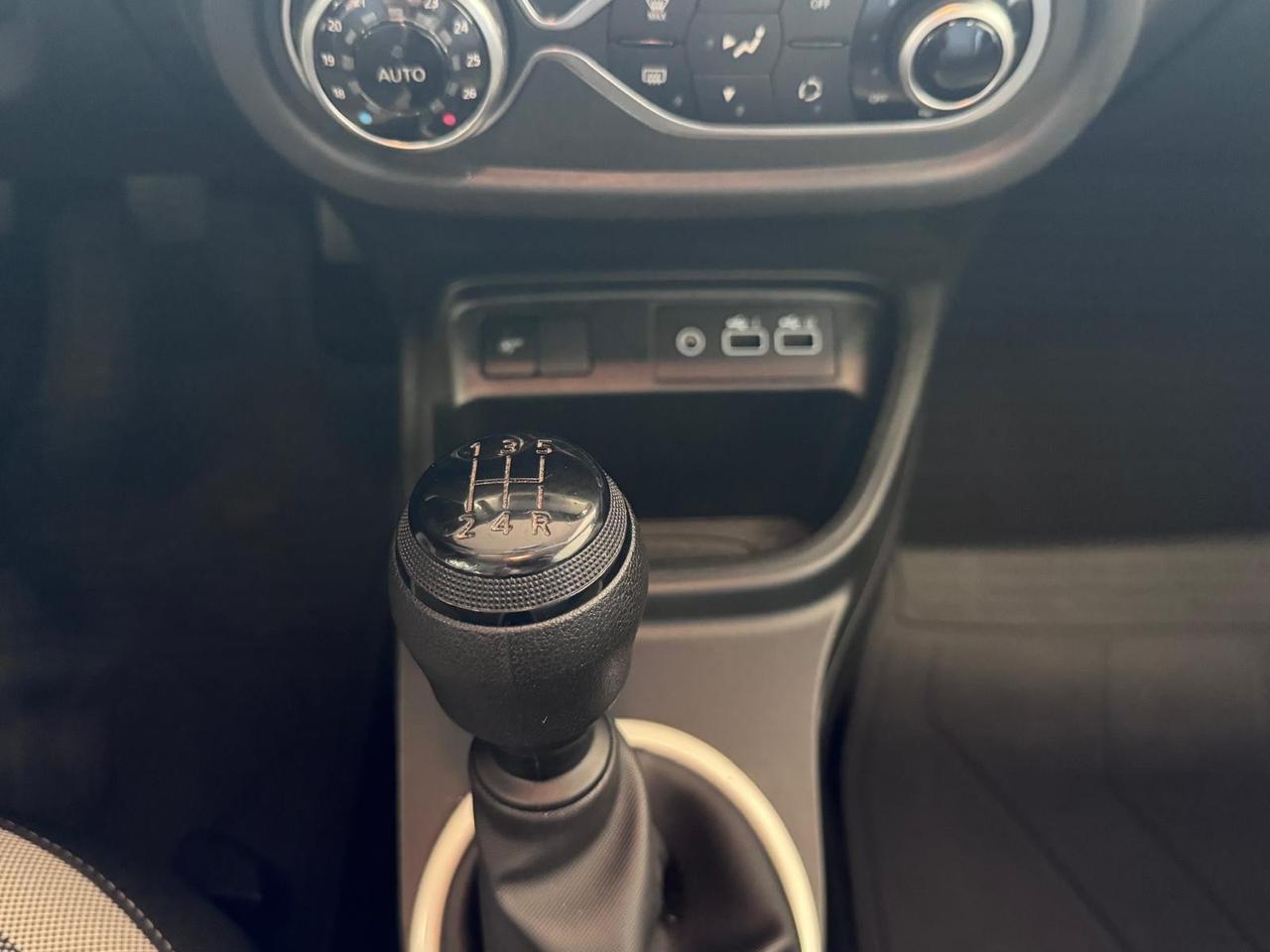 Renault Twingo 1.0 65cv NEOPATENTATI , LED NAVI CLIMA AUTO, UNIPRO
