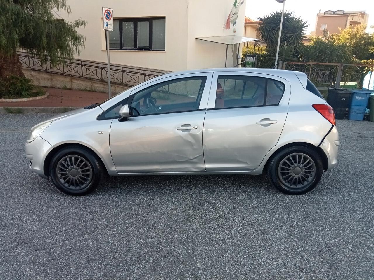 Opel Corsa 1.2 5 porte Club 2010