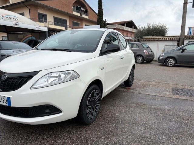 Lancia Ypsilon 1.0 FireFly 5 porte S&S Hybrid Alberta Ferretti