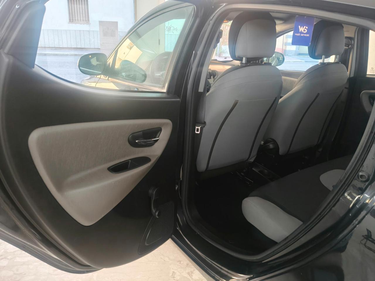 Lancia Ypsilon 1.2 69 CV 5 porte Platinum