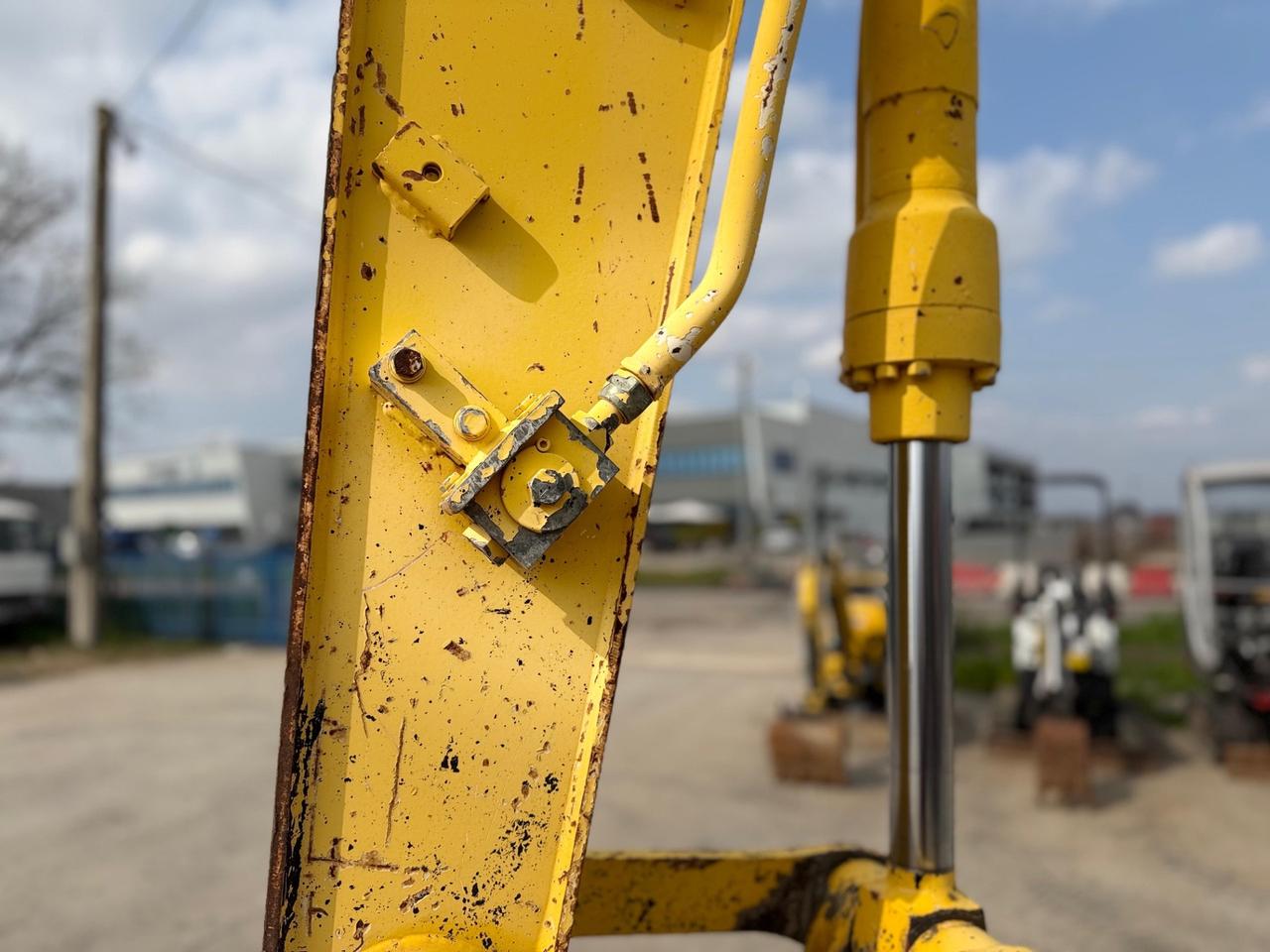 Escavatore NEW HOLLAND E145B TRIPLICE E LAMA