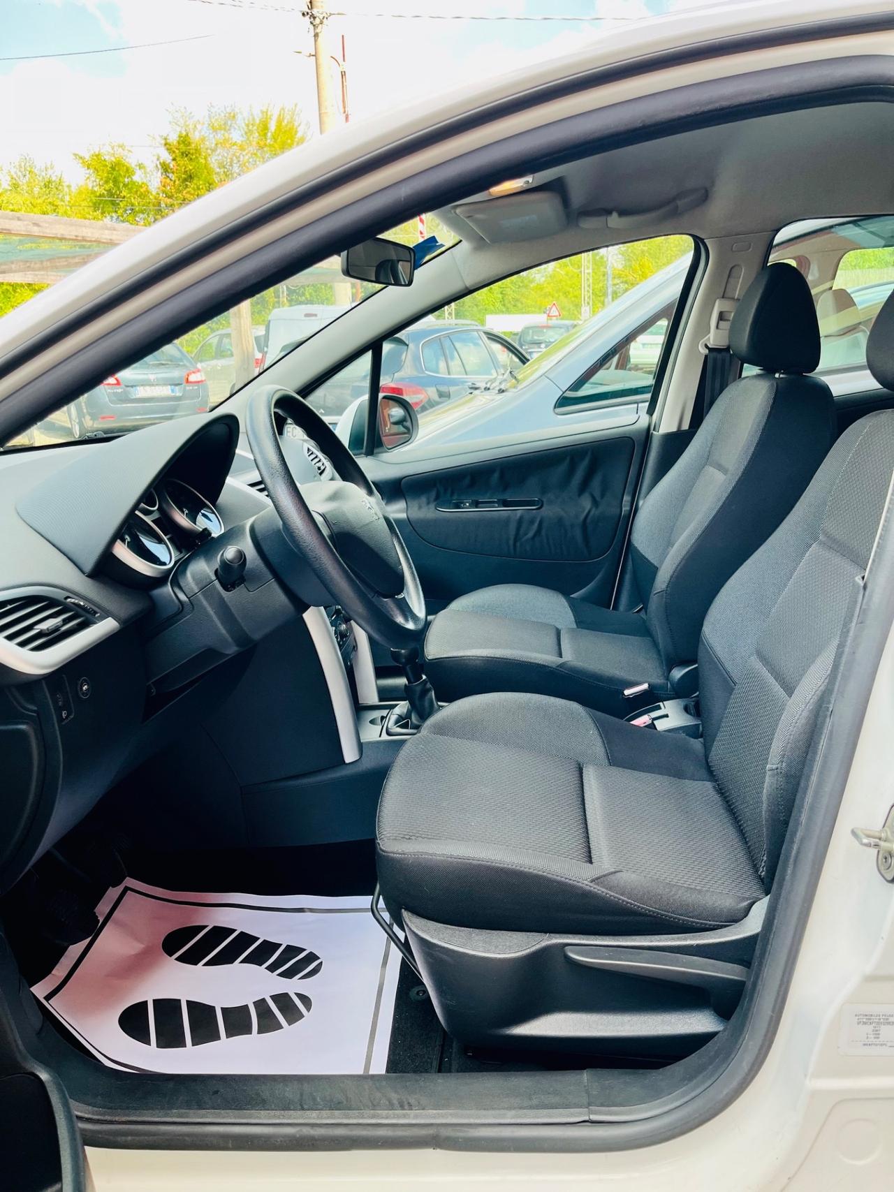 Peugeot 207 Plus 1.4 gpl con 65.000km!