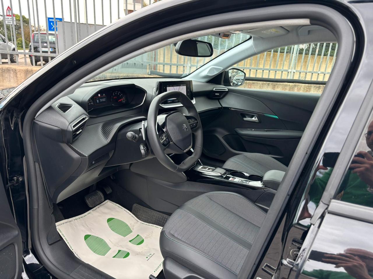 Peugeot 208 PureTech 100cv EAT8 5p Allure Pack