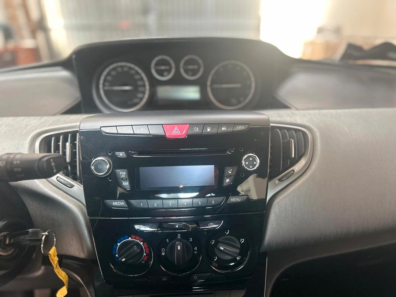 Lancia Ypsilon 0.9 TwinAir 85 CV 5 porte Metano Ecochic Gold