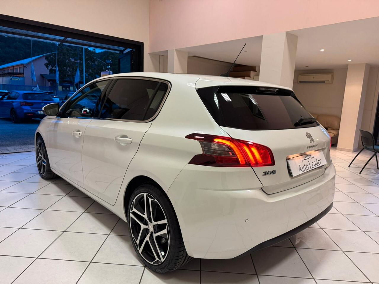 Peugeot 308 BlueHDi 130 S&S SW Allure
