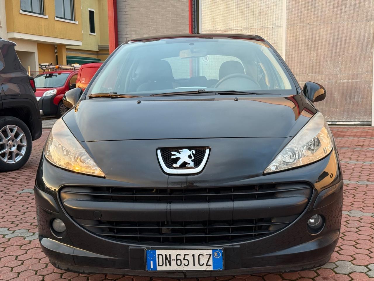 Peugeot 207 1.4 HDi 70CV - NEOPATENTATI