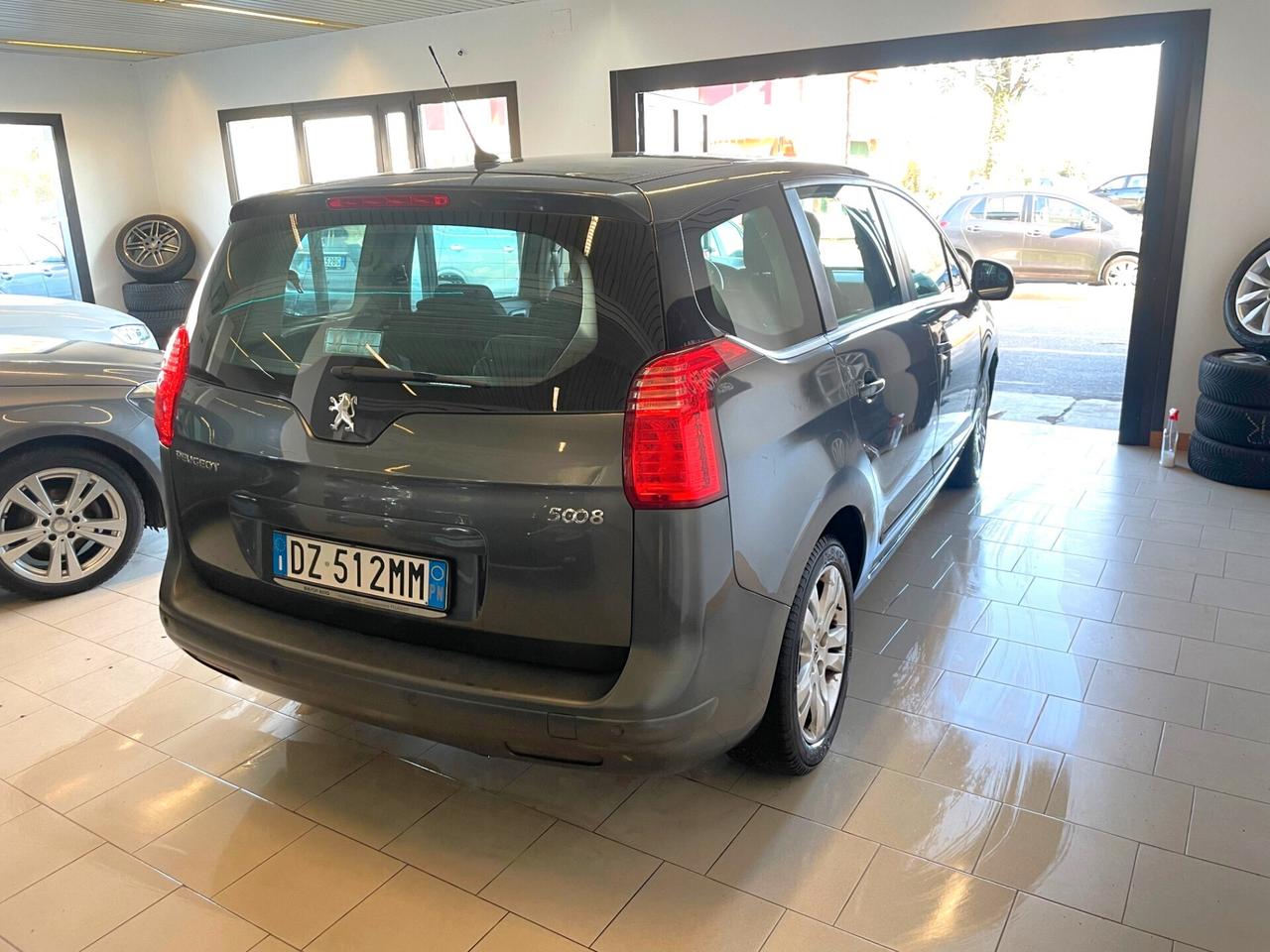 Peugeot 5008 2.0 HDi Féline 7 posti