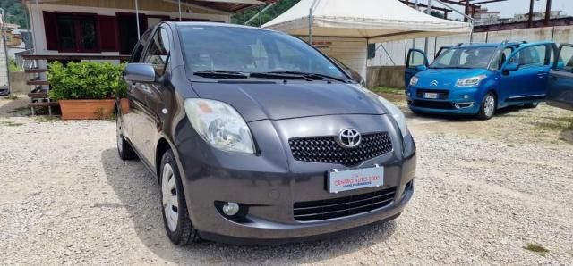 TOYOTA Yaris 1.3 5p. Sol