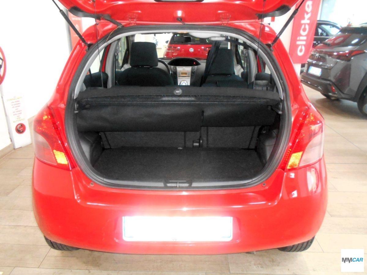 TOYOTA Yaris 1.3 5p. Sol AUTOMATICA