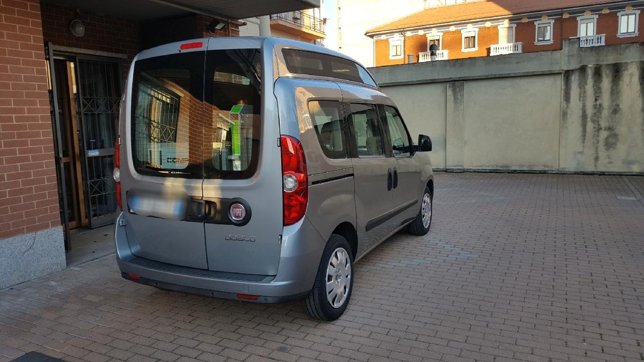 Fiat Doblo trasporto disabili pedana