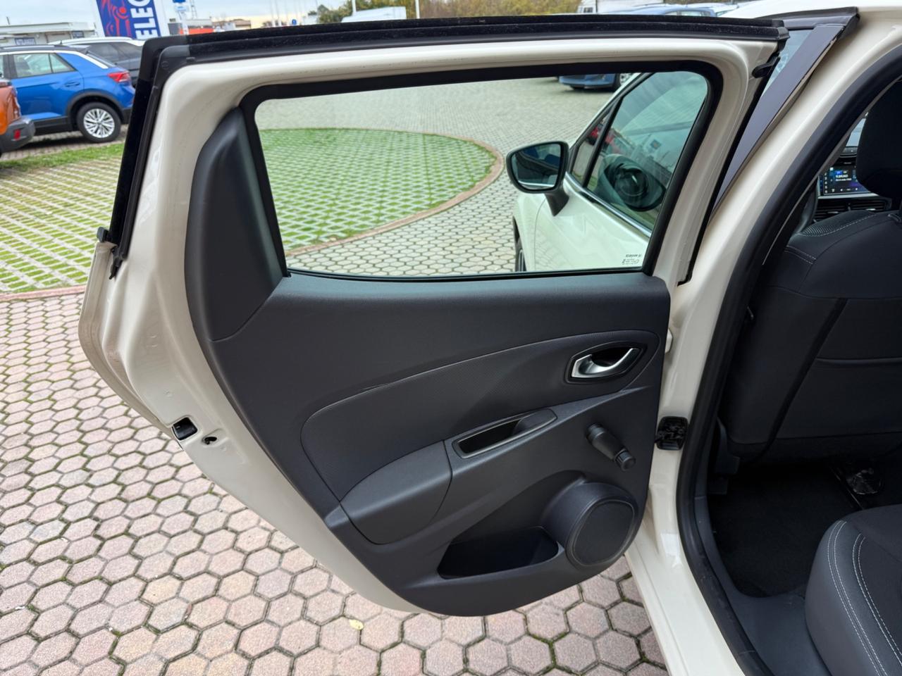 Renault Clio dCi 8V 90CV Start&Stop 82gr 5 porte OK NEOPATENTATI