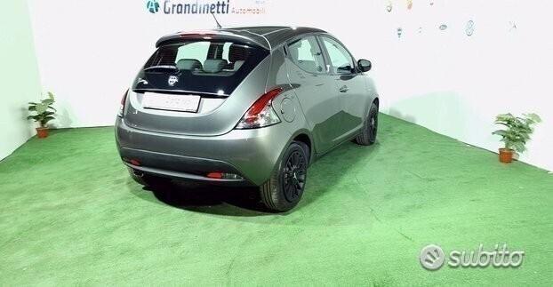 Lancia ypsilon 1.3 mjt 95cv anno 2015