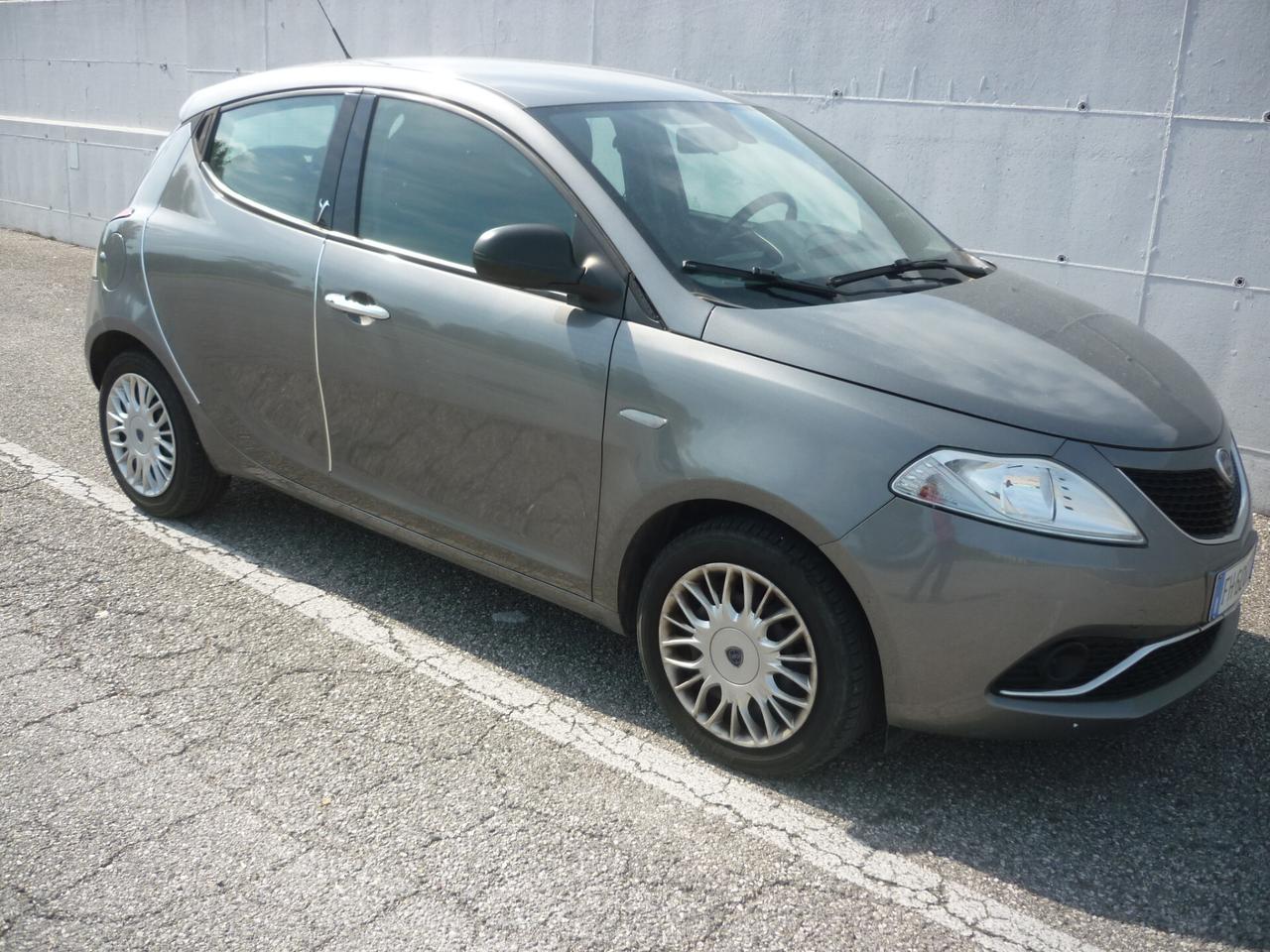Lancia Ypsilon 1.2 69 CV 5 porte Silver
