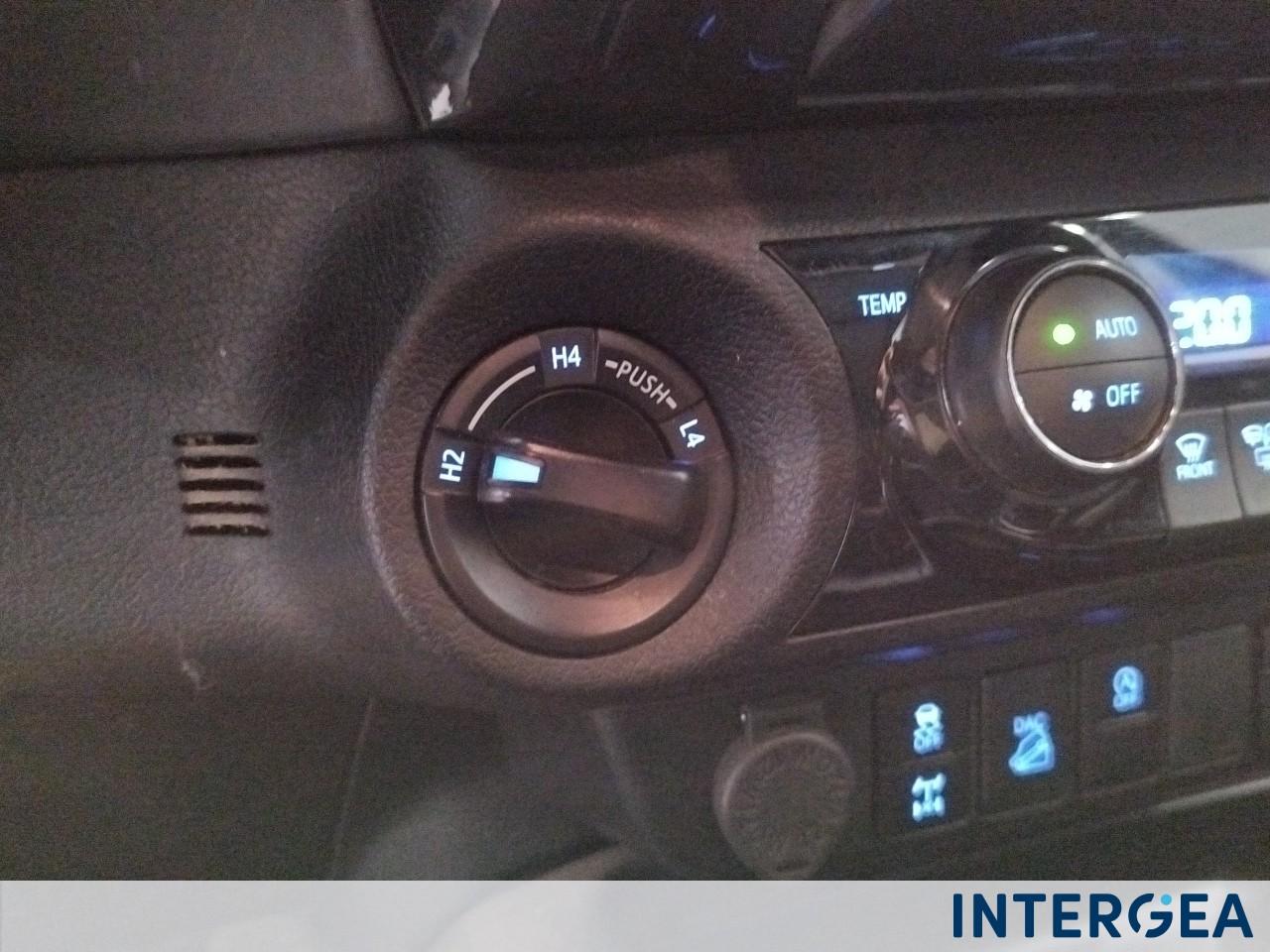 TOYOTA Hilux 2.8 d double cab Executive 4wd auto