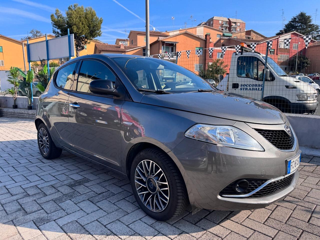 Lancia Ypsilon