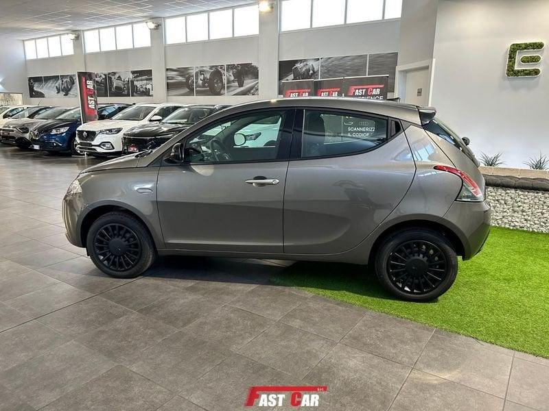 Lancia Ypsilon 1.0 FireFly 70cv Hybrid Silver