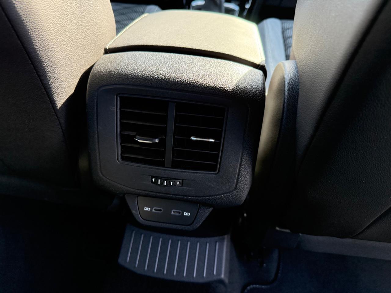 Volkswagen T-Roc 1.5 TSI ACT DSG R-Line