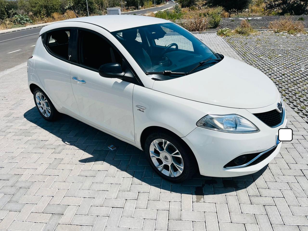 Lancia Ypsilon 1.3MLJT BASSI CONSUMI 2013