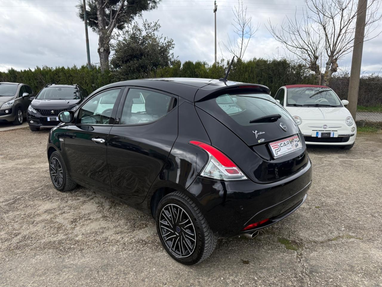 Lancia Ypsilon 1.0 FireFly 5 porte S&S Hybrid Ecochic Gold