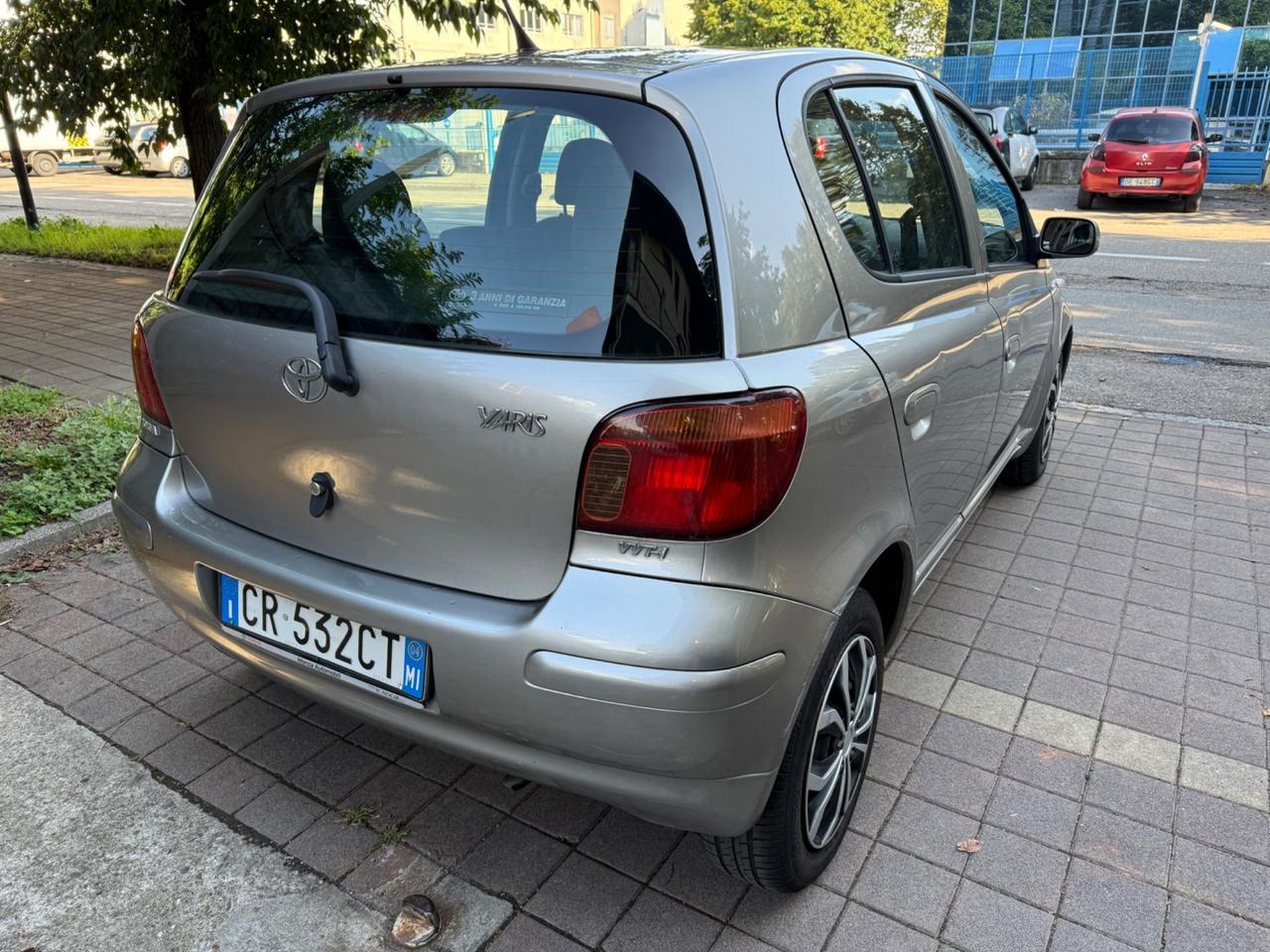Toyota Yaris 1.0i 16V cat 5 porte Sol